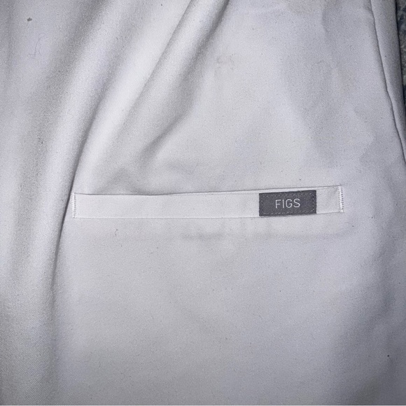 Figs Casma Optic White Scrub Top Size XS - Picture 3 of 4